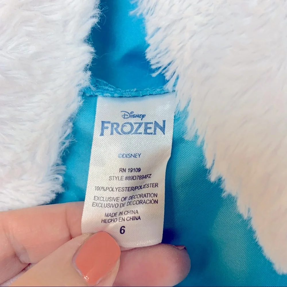 COPY - Disneys Frozen Elsa cape with fur hood EUC Sz 6 Cape only